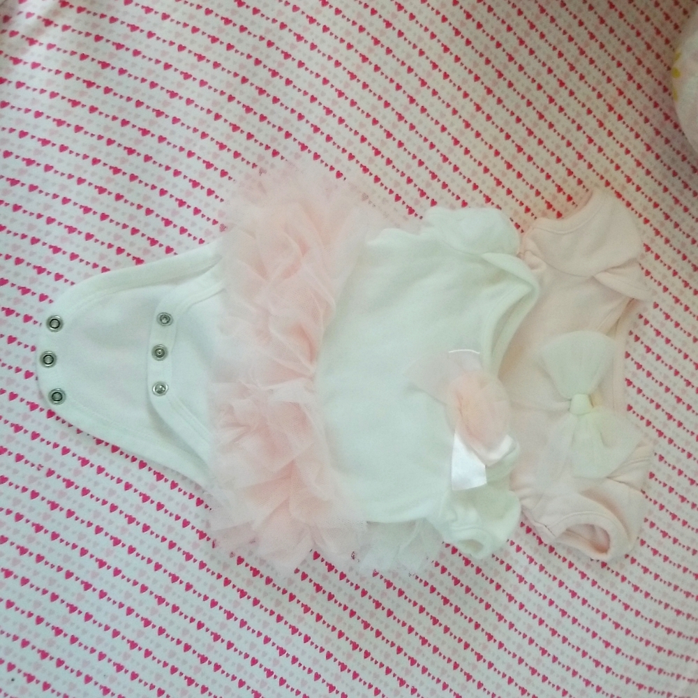 First Impressions ruffle trim flower/bow pink and white body suit newborn